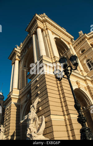 Tôt le matin, vue de la maison d'opéra d'Odessa en Ukraine Banque D'Images