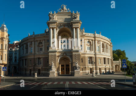 Tôt le matin, vue de la maison d'opéra d'Odessa en Ukraine Banque D'Images