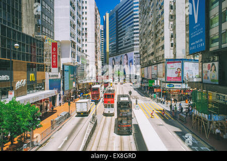 Le trafic important dans Causeway Bay de Hong Kong, le principal quartier commerçant. Banque D'Images