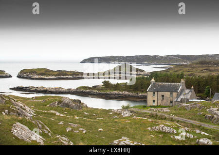 Stérile, paysage accidenté sur la route d'or sur le côté est de l'île de Harris, Hébrides extérieures, en Écosse, au Royaume-Uni. Banque D'Images