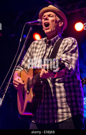 Milan Italie. 08 juillet 2015. Le chanteur/compositeur John Hiatt effectue live au CarroPonte au cours de la 'Bloom dans le Blues Festival d' Credit : Rodolfo Sassano/Alamy Live News Banque D'Images