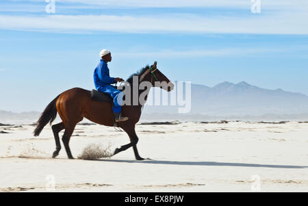 L'exercice d'un cheval à Noordhoek Beach Cape Town Afrique du Sud Banque D'Images