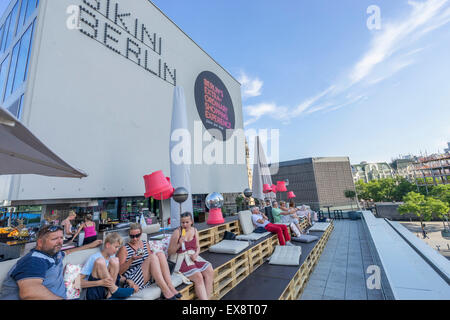 Bar sur le toit du Bikini Berlin nouveau centre commercial à Berlin Allemagne Banque D'Images