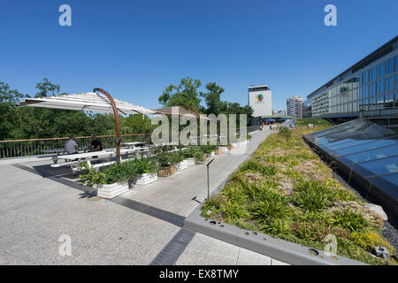 Salon de jardin sur le toit du Bikini Berlin nouveau centre commercial à Berlin Allemagne Banque D'Images