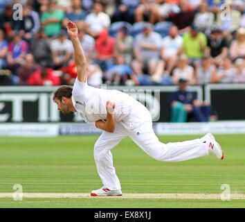 Cardiff, Pays de Galles. 09 juillet, 2015. Mark Wood de l'Angleterre au cours de bowling la deuxième journée de la 1ère Investec Cendres test match entre l'Angleterre et l'Australie à SWALEC Stadium le 9 juillet 2015 à Cardiff, Royaume-Uni. Credit : Mitchell Gunn/ESPA/Alamy Live News Banque D'Images