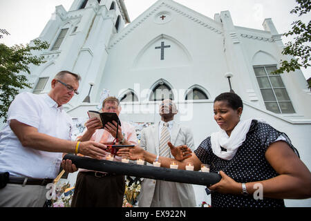 Service commémoratif en face d'Emanuel AME à Charleston, S.C. après la fusillade qui a eu 9 vies. Banque D'Images