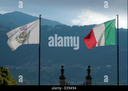 Giardini Villa Bossi à Orta San Giulio, lac d'Orta, Lago d'Orta, dans le Piémont en Italie du nord. La ville au bord du lac d'Orta San Giulio Banque D'Images