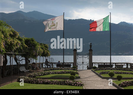 Giardini Villa Bossi à Orta San Giulio, lac d'Orta, Lago d'Orta, dans le Piémont en Italie du nord. La ville au bord du lac d'Orta San Giulio Banque D'Images