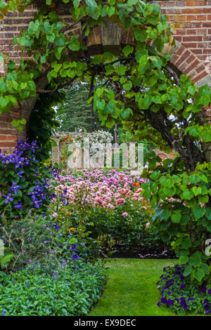 KENT, UK - 28 juin 2015 : les beaux jardins à Hever Castle au Royaume-Uni, le 28 juin 2015. Banque D'Images