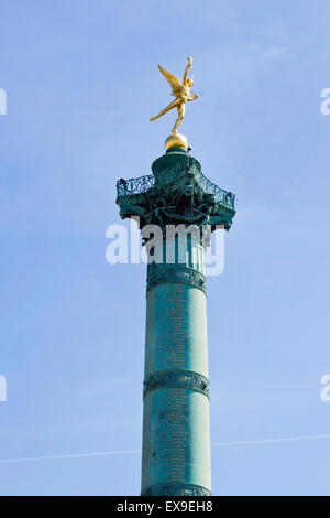 Détail avec génie de la liberté la Colonne de Juillet, Colonne de Juillet, Place de la Bastille, Paris, France. Banque D'Images