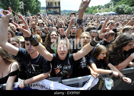 Jáchymov, République tchèque. 09 juillet 2015. Fans de groupe allemand Xandria pendant le geste International Music Festival Masters of Rock à Jáchymov, République tchèque, le 9 juillet 2015. Credit : Dalibor Gluck/CTK Photo/Alamy Live News Banque D'Images