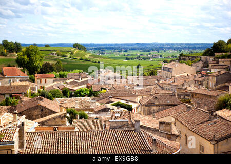 Vue panoramique du village de Saint-Emilion, près de Bordeaux, France Banque D'Images