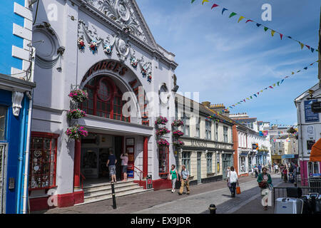 Georges Arcade dans la rue de l'Église dans le centre-ville de Falmouth, Cornwall. Banque D'Images