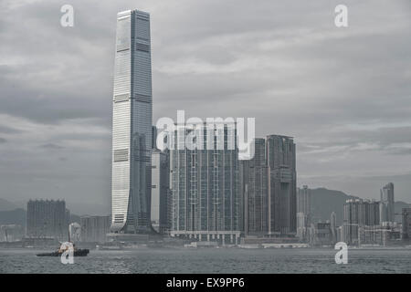 À faible contraste de l'image de la tour de la CCI, dans l'Ouest de Kowloon, le bâtiment le plus haut de Hong Kong. Banque D'Images