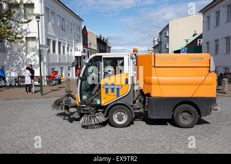 Le nettoyage des rues véhicule en centre ville de Reykjavik Islande Banque D'Images