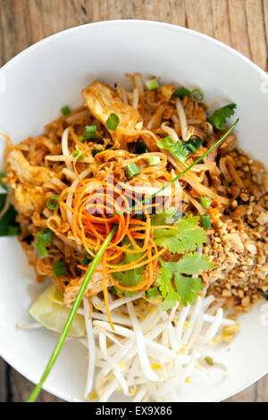 Pad Thaï au poulet Banque D'Images
