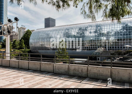 Le Pont de cristal, un conservatoire de la forêt tropicale avec les plantes en Myriad Botanical Gardens au centre-ville d'Oklahoma City, USA. Banque D'Images