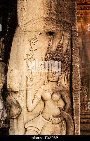 L'Asie, Cambodge, Siem Reap, sculptures sur pierre de "Apsaras", un esprit féminin des nuages et des eaux dans la mythologie hindoue et bouddhiste Banque D'Images