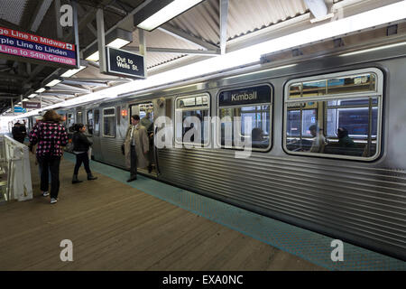 Les passagers de la ligne brune Kimball train station Quincy à boucle, la boucle, Chicago, USA Banque D'Images