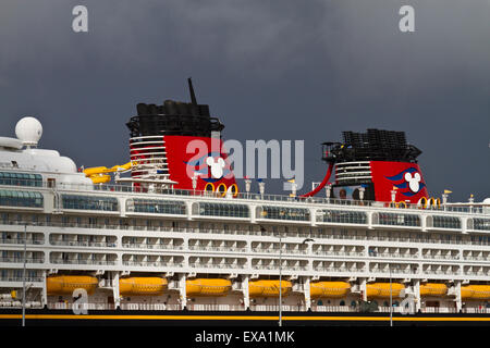 Bateau de croisière Disney Magic Banque D'Images