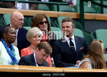 Londres, Royaume-Uni. 09 juillet 2015. Ancien footballeur David Beckham Angleterre(2e R) est vu dans la loge royale sur le court central lors de la demi-finale de la femme au Wimbledon Wimbledon en 2015, le sud-ouest de Londres, la Grande-Bretagne le 9 juillet 2015. Credit : Han Yan/Xinhua/Alamy Live News Banque D'Images