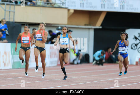 Lausanne, Suisse. 09 juillet 2015. Allyson Felix (2e R) de la United States fait concurrence au cours de la women's 200m course à l'IAAF Diamond League 2015 Athlétisme à Lausanne, Suisse, le 9 juillet 2015. Felix a soutenu le titre avec 22,09 secondes. Credit : Xu Jinquan/Xinhua/Alamy Live News Banque D'Images