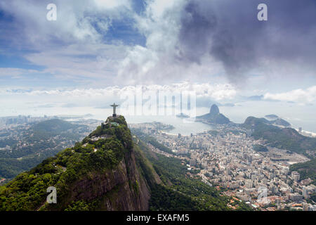 Rio de Janeiro, Corcovado montrant des paysages le Christ et le Pain de Sucre, Site de l'UNESCO, Rio de Janeiro, Brésil, Amérique du Sud Banque D'Images