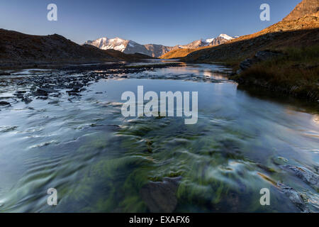 L'Levanne montagne au lever du soleil, Parc National du Gran Paradiso, Alpi Graie (Graian Alps), Italy, Europe Banque D'Images