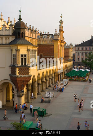 Cracovie Pologne Halle Sukiennice ( ) à la place du marché (Rynek Glowny) Vieille ville Banque D'Images