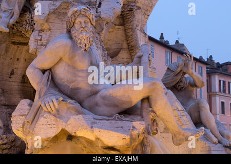 La figure représentant le Gange sur la Fontaine des Quatre Fleuves, la Piazza Navona, Rome, Latium, Italie, Europe Banque D'Images