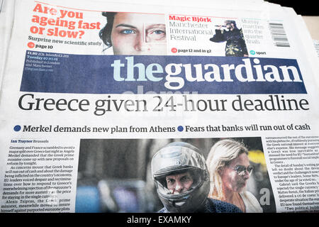 La Grèce compte tenu de délai de 24 heures de la crise de la dette grecque Guardian newspaper headline 7 Juillet 2015 London UK Banque D'Images