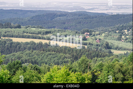 Vue depuis l'été la montagne près de Col Jugowska prairie vers l'ouest des montagnes Sudety Pologne Eulengebirge Hausdorfer Planel Banque D'Images