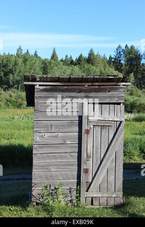 Vieille cabane en bois ou outhouse Banque D'Images