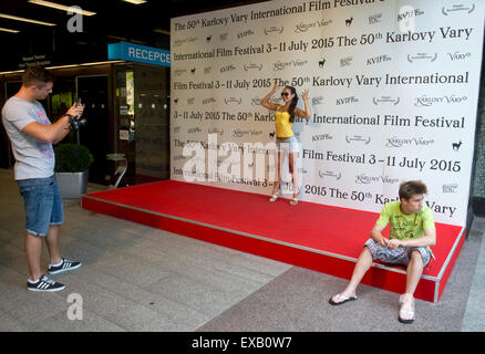 Karlovy Vary, République tchèque. 10 juillet, 2015. Atmosphère pendant la 50e Festival International du Film de Karlovy Vary, République tchèque, le 10 juillet 2015. © Vit Simanek/CTK Photo/Alamy Live News Banque D'Images