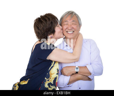 Jolie Romantic Couple chinois isolé sur un fond blanc. Banque D'Images