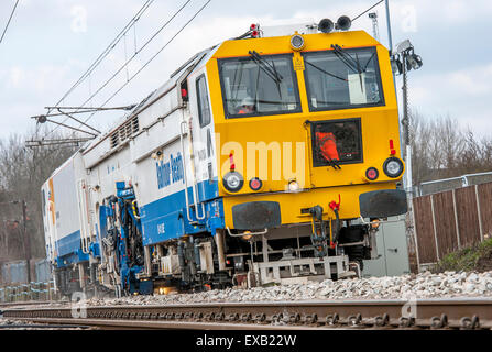 Balfour Beatty falsifier travaillant sur la voie de chemin de fer en Angleterre. Banque D'Images