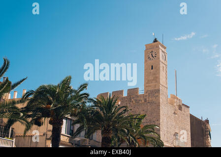 Ville de Postira sur l'île de Vis en Croatie Banque D'Images