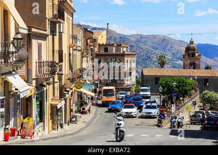 Village de Taormina, près de l'église de San Pancrazio, District de Messine, Sicile, Italie Banque D'Images