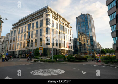 Voir d'Ernst et Young avec Royal and Sun Alliance bâtiment derrière, Birmingham, UK Banque D'Images