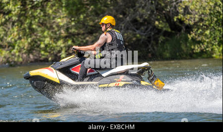 La rivière Boise flottante. Patrouille sur la rivière rivière Jet Ski l'observation d'activités. Boise, Idaho, USA Banque D'Images