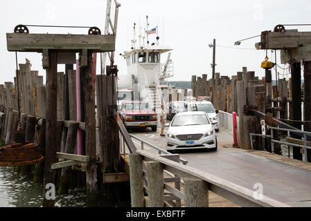 L'île Shelter roll on roll off ferry dans le port de Long Island Greenport USA Banque D'Images