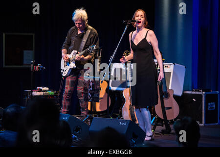 Milan Italie. 10 juillet 2015. L'auteur-compositeur-interprète américaine SUZANNE VEGA effectue live im le premier de deux spectacles dans le programme aujourd'hui à Blue Note de Milan. Credit : Rodolfo Sassano/Alamy Live News Banque D'Images