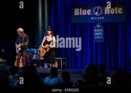 Milan Italie. 10 juillet 2015. L'auteur-compositeur-interprète américaine SUZANNE VEGA effectue live im le premier de deux spectacles dans le programme aujourd'hui à Blue Note de Milan. Credit : Rodolfo Sassano/Alamy Live News Banque D'Images