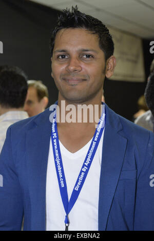 Bellmore, New York, USA. 10 juillet, 2015. SHAHID KAMAL, le réalisateur, producteur et scénariste du court-métrage LA CANNELLE, assiste à la réception d'Ouverture officielle et présentation des prix Technique de LIIFE, Long Island International Film Expo, dans le salon des cinéastes. La Cannelle est sur le combat d'un enfant dont la mère est maltraitée par son père, le maire de la ville. LIIFE événements, y compris les examens préalables types juste à Bellmore, panneaux, films et des cérémonies, période du 9 au 16 juillet. © Ann Parry/ZUMA/Alamy Fil Live News Banque D'Images