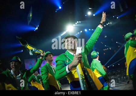 Toronto, Canada. 10 juillet, 2015. Le Brésil entre dans l'équipe de Pan Am Dome lors des cérémonies d'ouverture de les Jeux Panaméricains de Toronto, Canada. Credit : James Macdonald/ZUMA/Alamy Fil Live News Banque D'Images