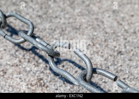 Le lien de la chaîne est l'ouverture : ce lien faible définit la véritable force de cette chaîne en acier Banque D'Images