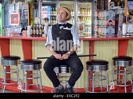 Portrait de la Barker à Sideshow par la mer dans la Freak Bar à Coney Island, Brooklyn, New York. Banque D'Images