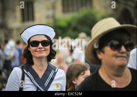 Witney, Oxfordshire, UK. 11 juillet, 2015. Le carnaval annuel dans les rues de la circonscription du premier ministre de Witney a été un événement à thème avec le le thème de cette année étant celui de pirates et de la mer. Étant donné que c'est l'un des endroits les plus enclavées en Angleterre c'est un surprenant et novateur pour le célèbre thème ville de laine d'avoir. Credit : Desmond Brambley/Alamy Live News Banque D'Images