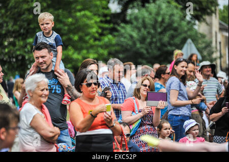 Witney, Oxfordshire, UK. 11 juillet, 2015. Le carnaval annuel dans les rues de la circonscription du premier ministre de Witney a été un événement à thème avec le le thème de cette année étant celui de pirates et de la mer. Étant donné que c'est l'un des endroits les plus enclavées en Angleterre c'est un surprenant et novateur pour le célèbre thème ville de laine d'avoir. Credit : Desmond Brambley/Alamy Live News Banque D'Images