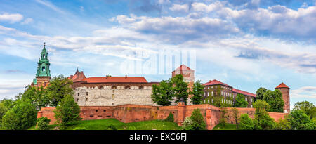 Panorama de l'antique château royal de Wawel à Cracovie (Krakow, Pologne ) Banque D'Images